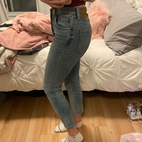Aritzia Denim Forum High Rise Slim Cropped Jeans - Picture 5 of 5